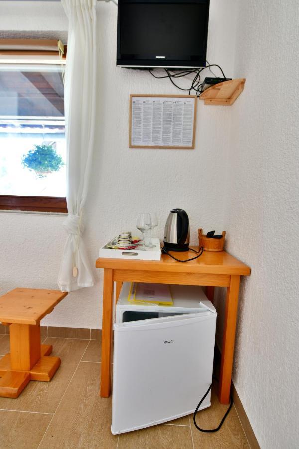 Guest House Family Dukic Rakovica Ngoại thất bức ảnh