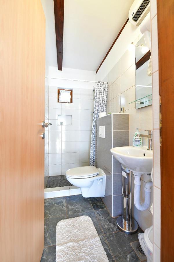 Guest House Family Dukic Rakovica Ngoại thất bức ảnh