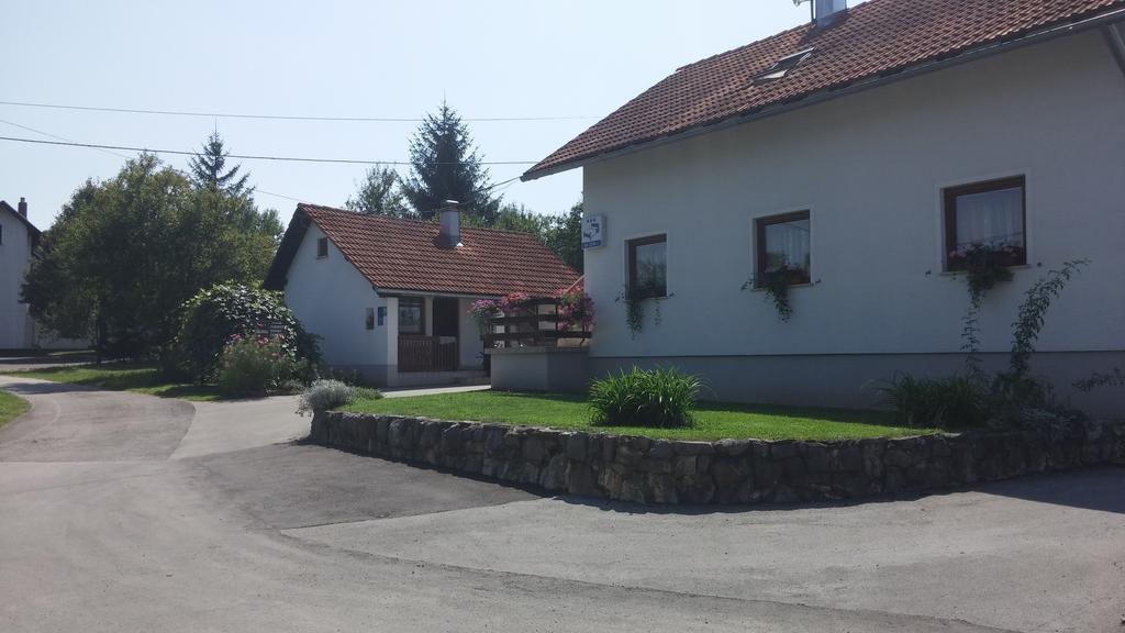 Guest House Family Dukic Rakovica Ngoại thất bức ảnh